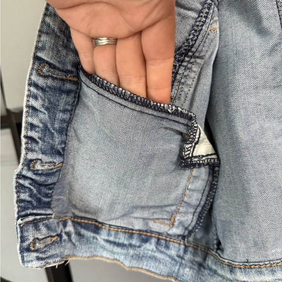 Women's Cropped Blue Denim Vest - Picture 4 of 4